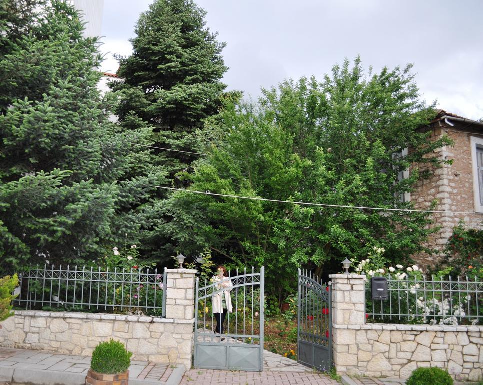 Papastavrou Apartments Калаврита Екстериор снимка