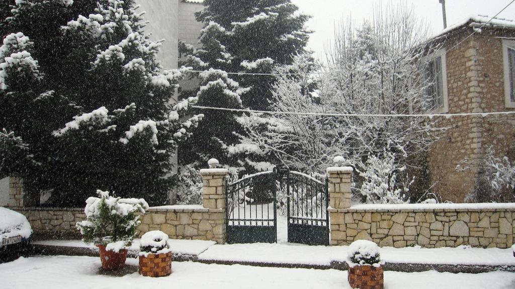 Papastavrou Apartments Калаврита Екстериор снимка